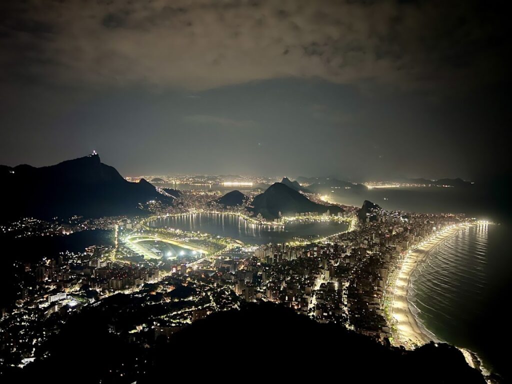 nascer do sol no morro dois irmãos - mirante