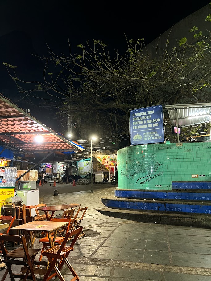 nascer do sol no morro dois irmãos - praça do vidigal