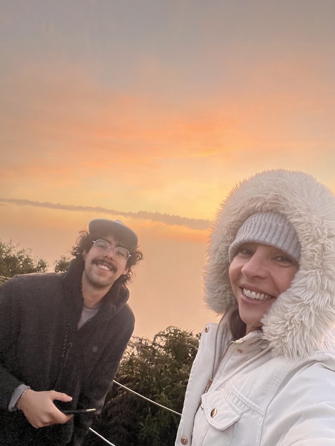 Eu e Lucas felizes com o nascer do sol na Pedra da Macela