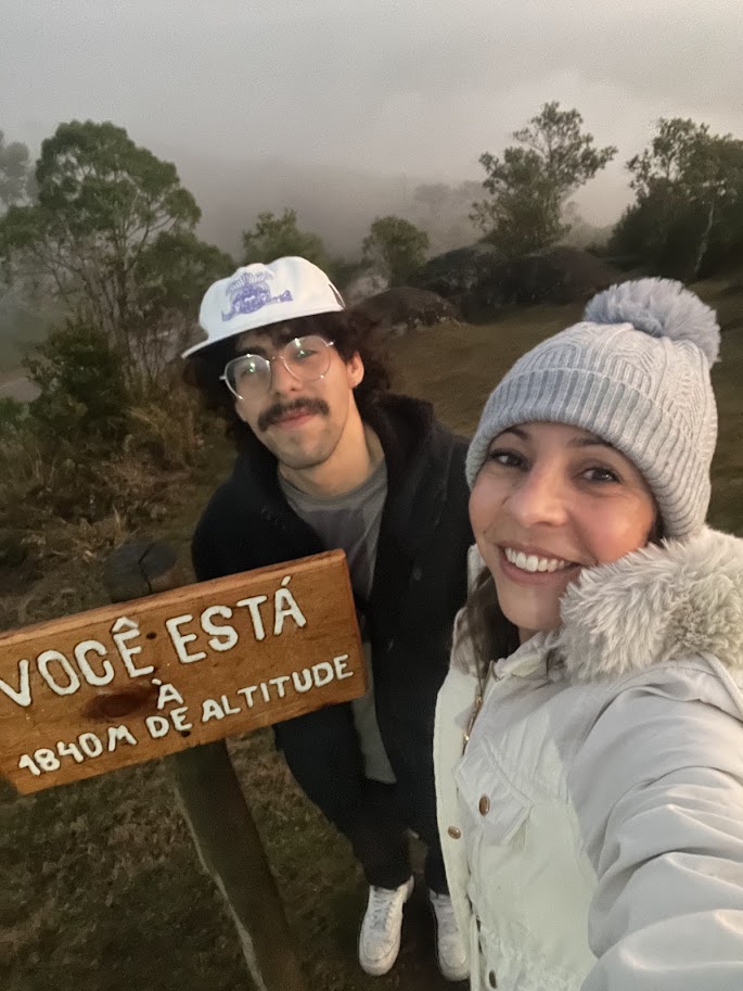 Eu e Lucas no topo da Pedra da Macela