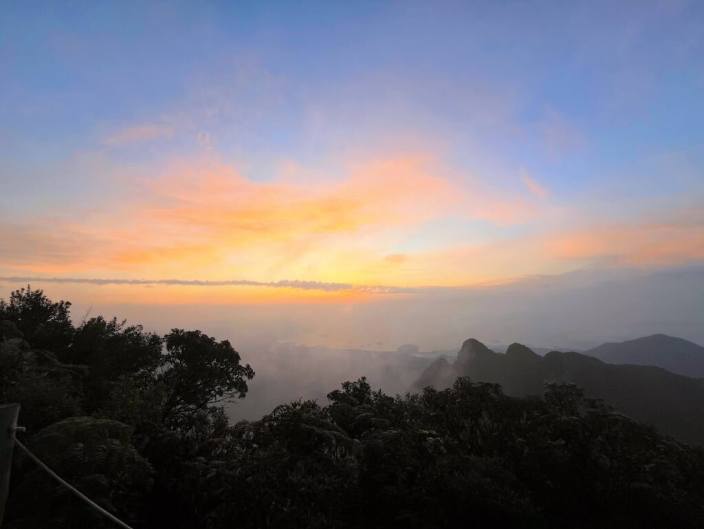 Vista do nascer do sol na Pedra da Macela