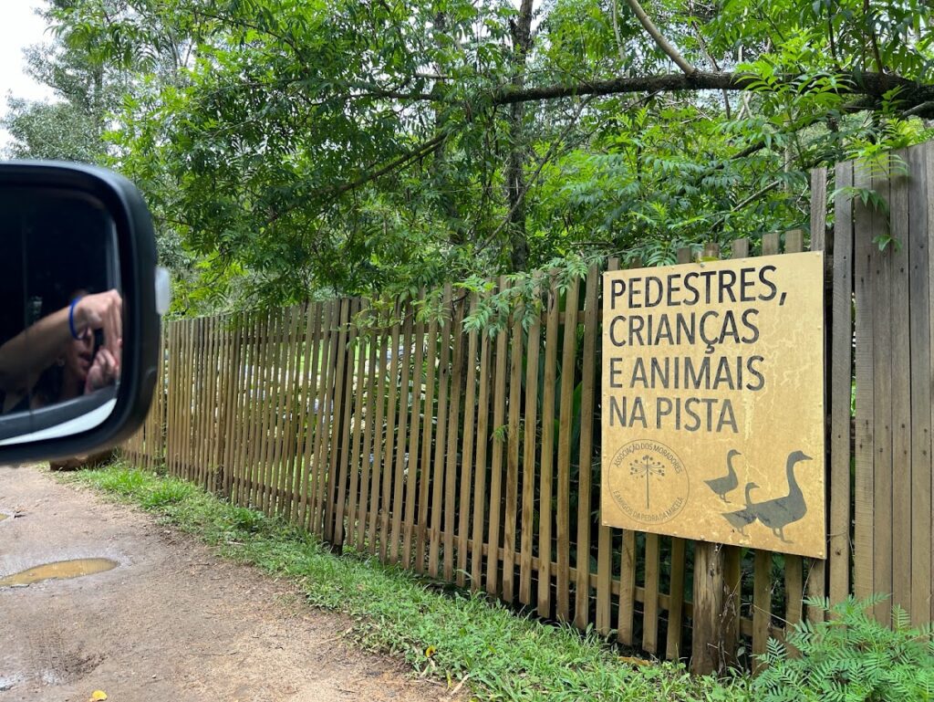 placa na estrada até a Pedra da Macela