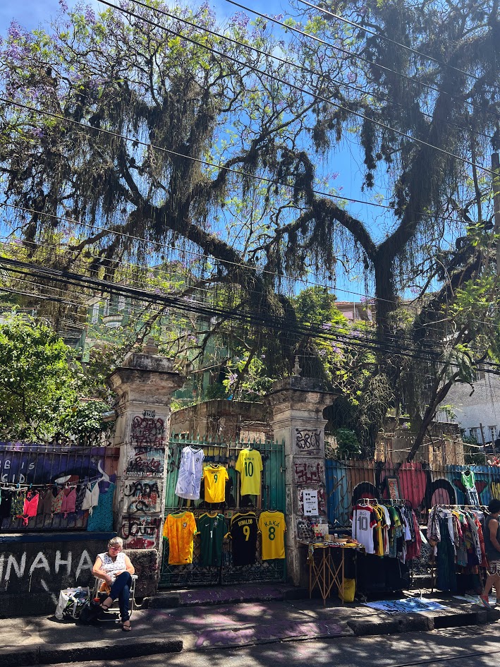 O que fazer (sozinha) no Rio de Janeiro - Walking tour em Santa Teresa - Ambulantes