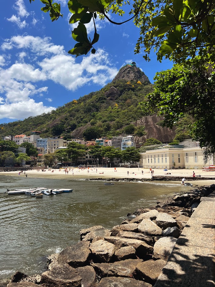 O que fazer (sozinha) no Rio de Janeiro - Walking tour na Urca - Praia da Urca